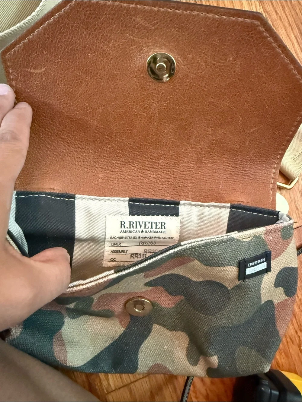 R. Riveter PATTON Crossbody Bag Camo Army Green black Leather adjustable strap_6